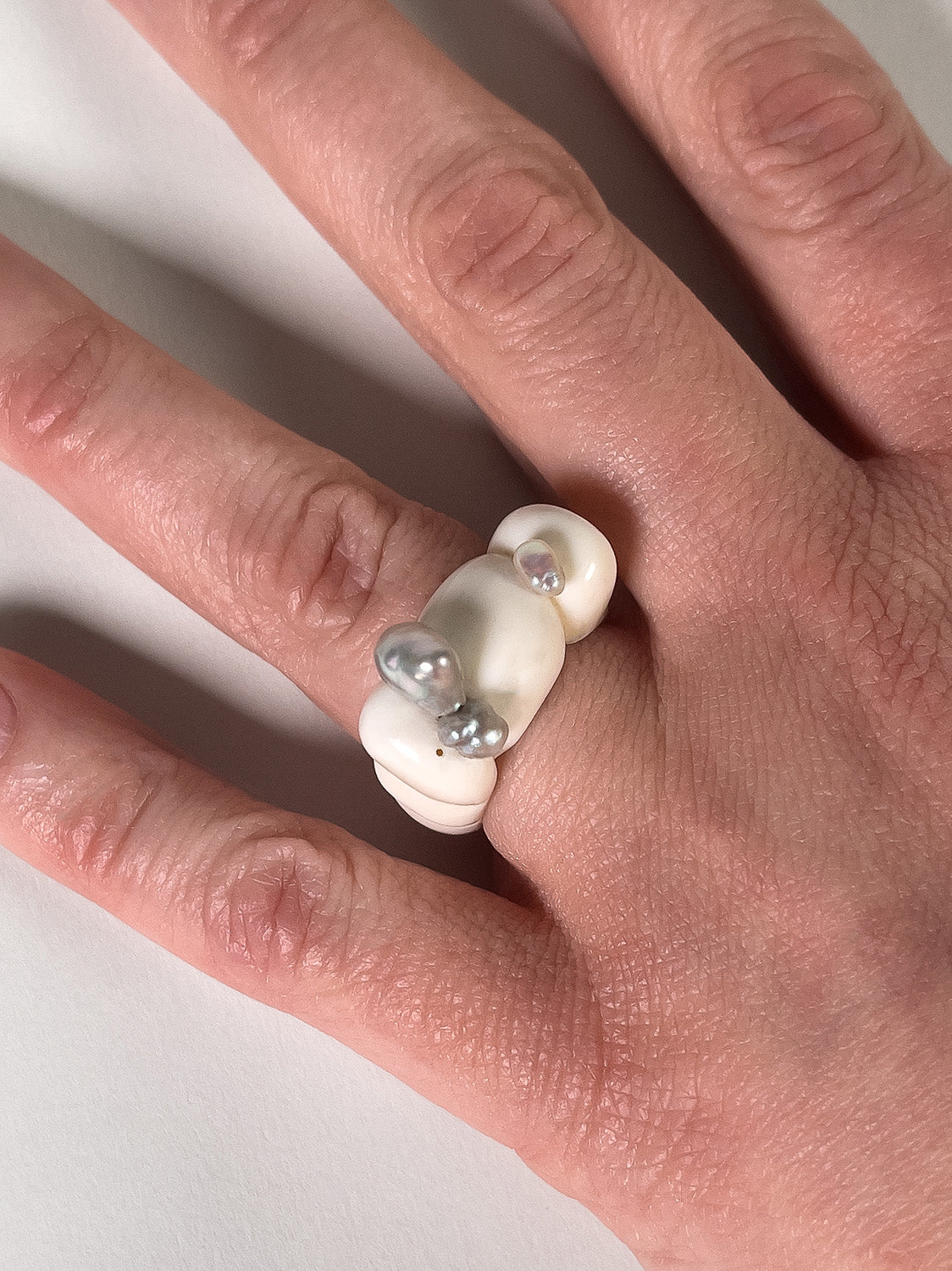 (Vintage) Yak bone ring with keshi pearls